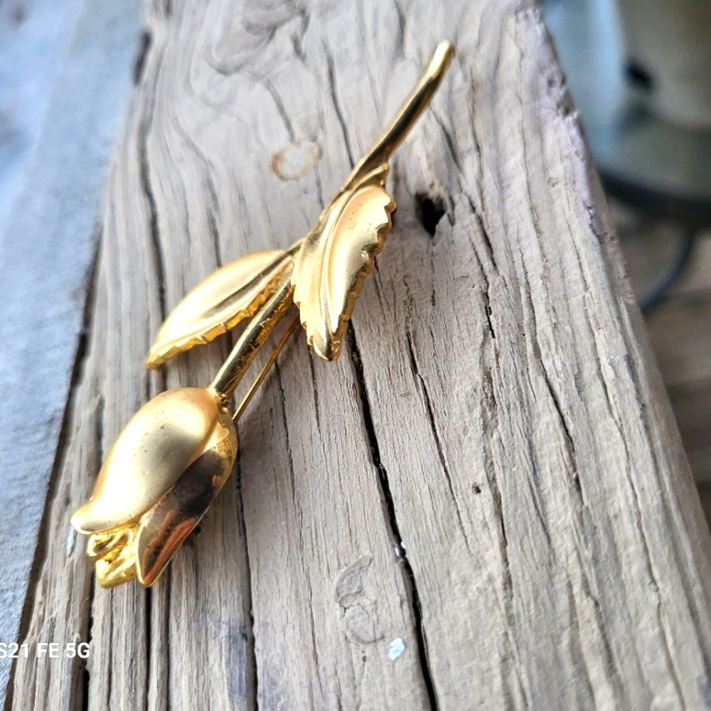 Vintage Gold Brooch